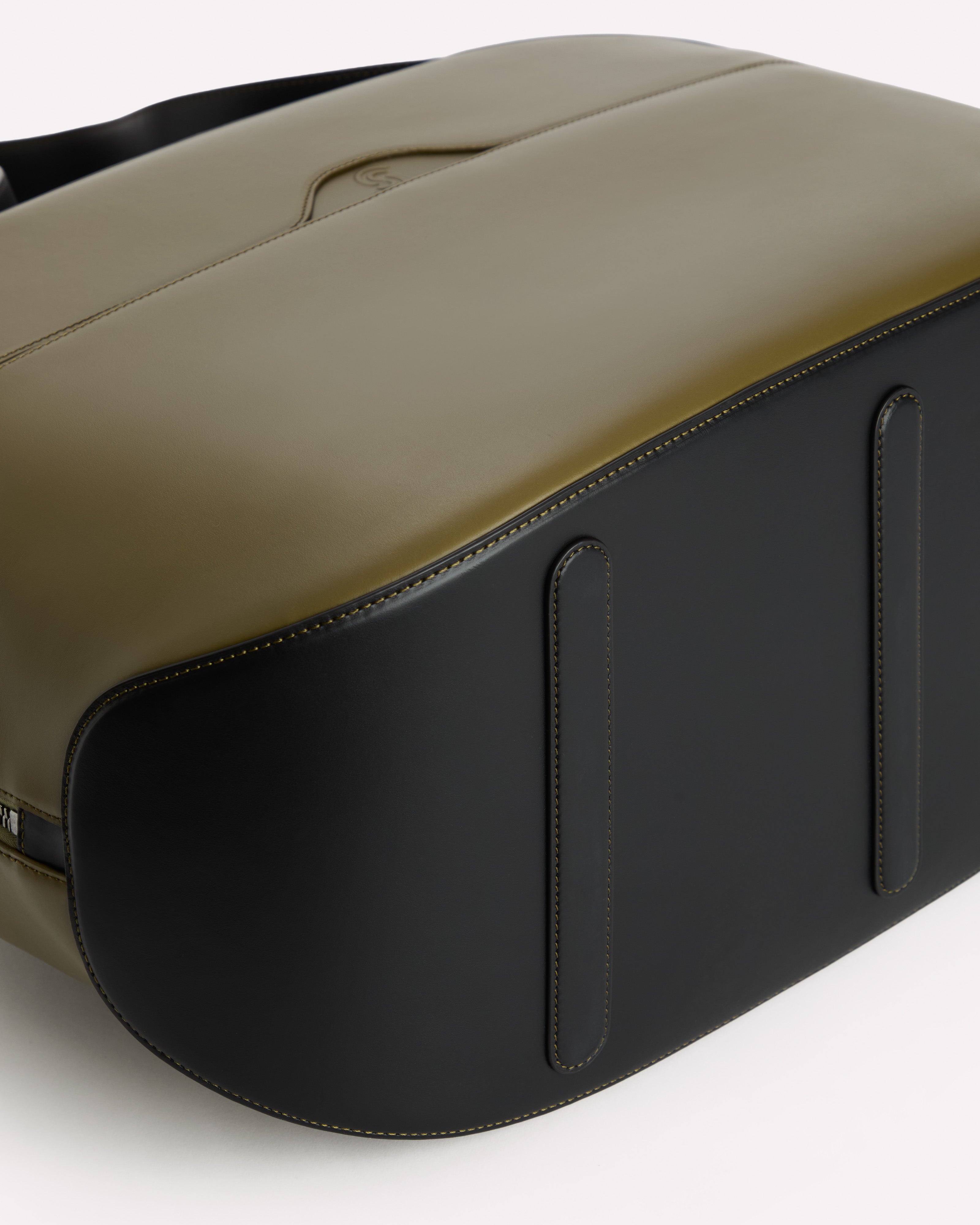 Futa Long Handle Weekender Khaky & Nero - Bottom