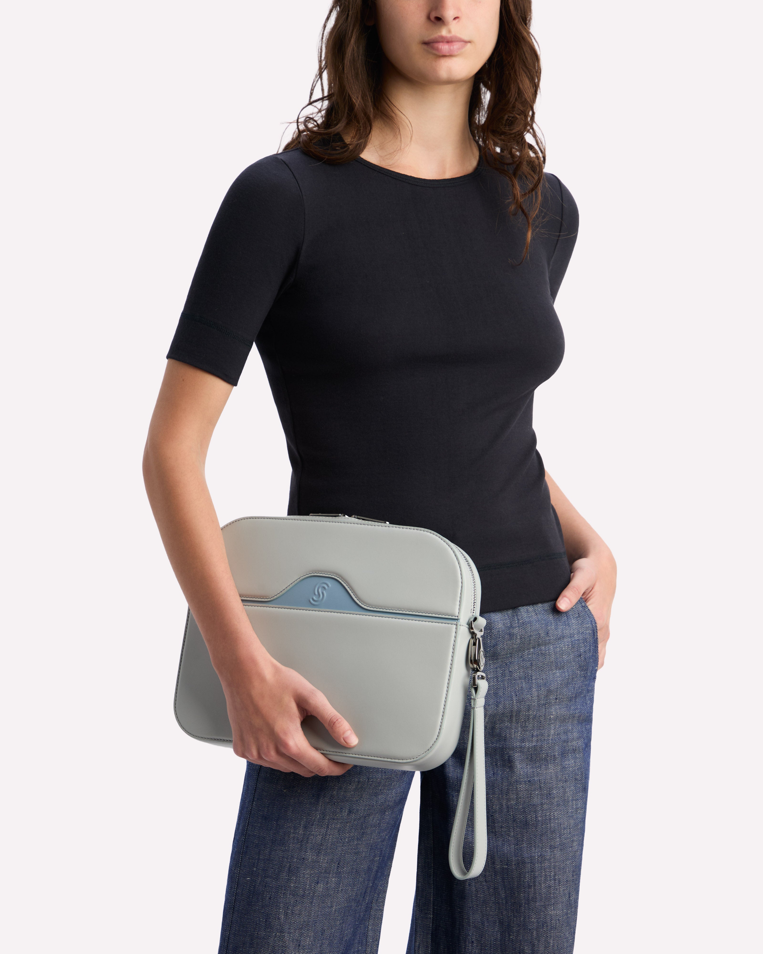 Gargano Pouch Bag Cezanne & Lavanda - Modelshooting