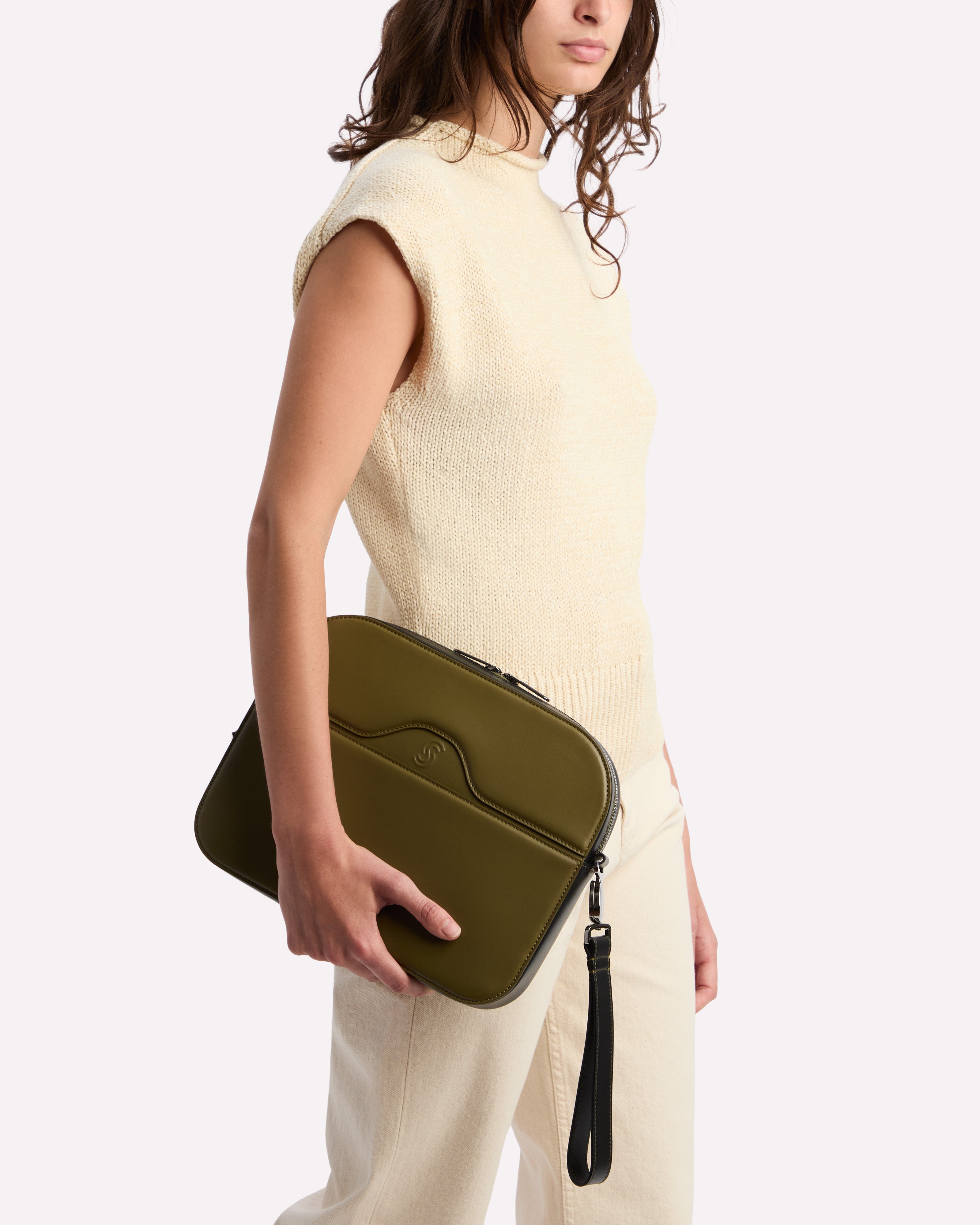 Gargano Pouch Bag Khaky & Nero - Modelshooting