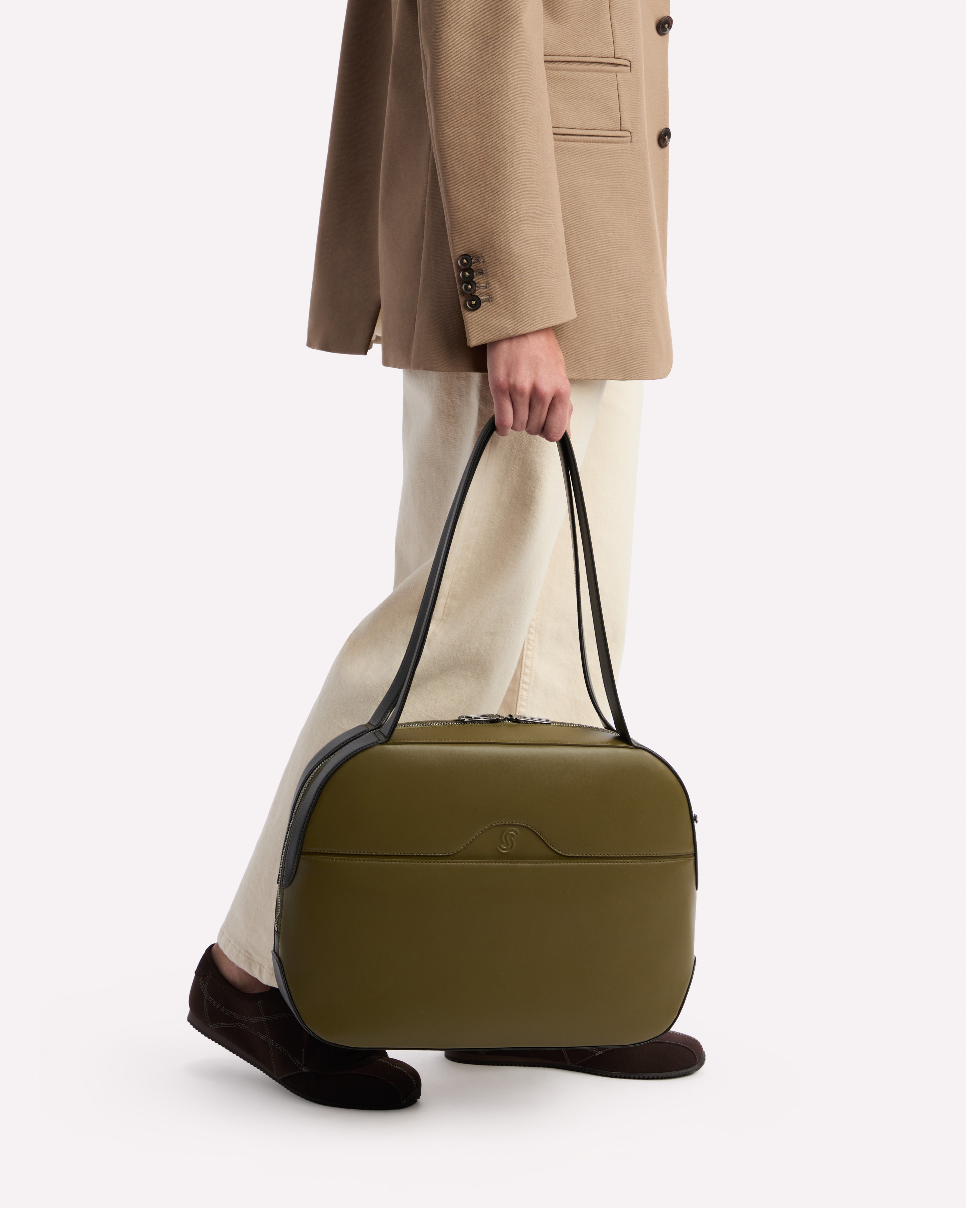 Langhe Business Bag Khaky & Nero - Modelhandling