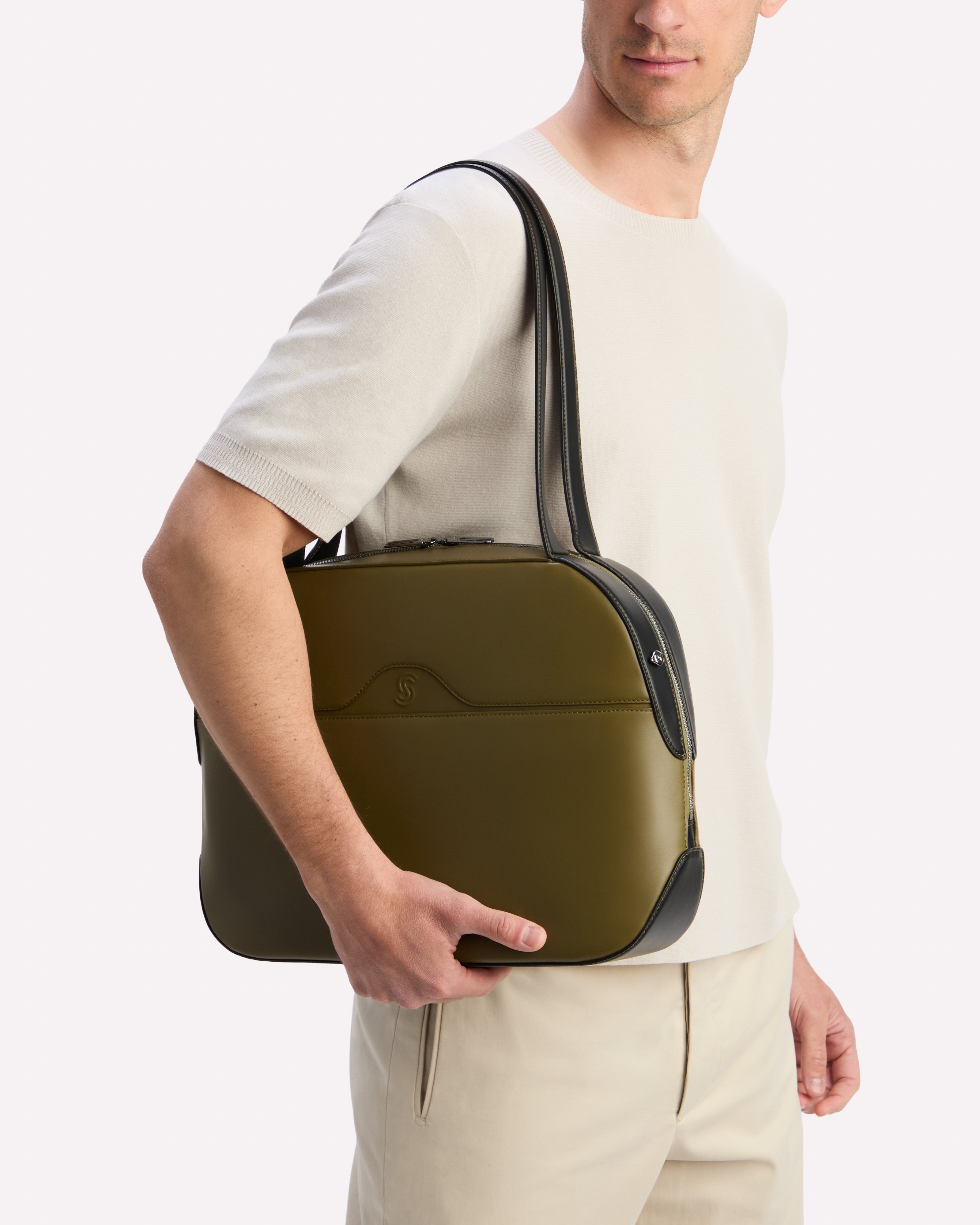 Langhe Business Bag Khaky & Nero - Modelstrap