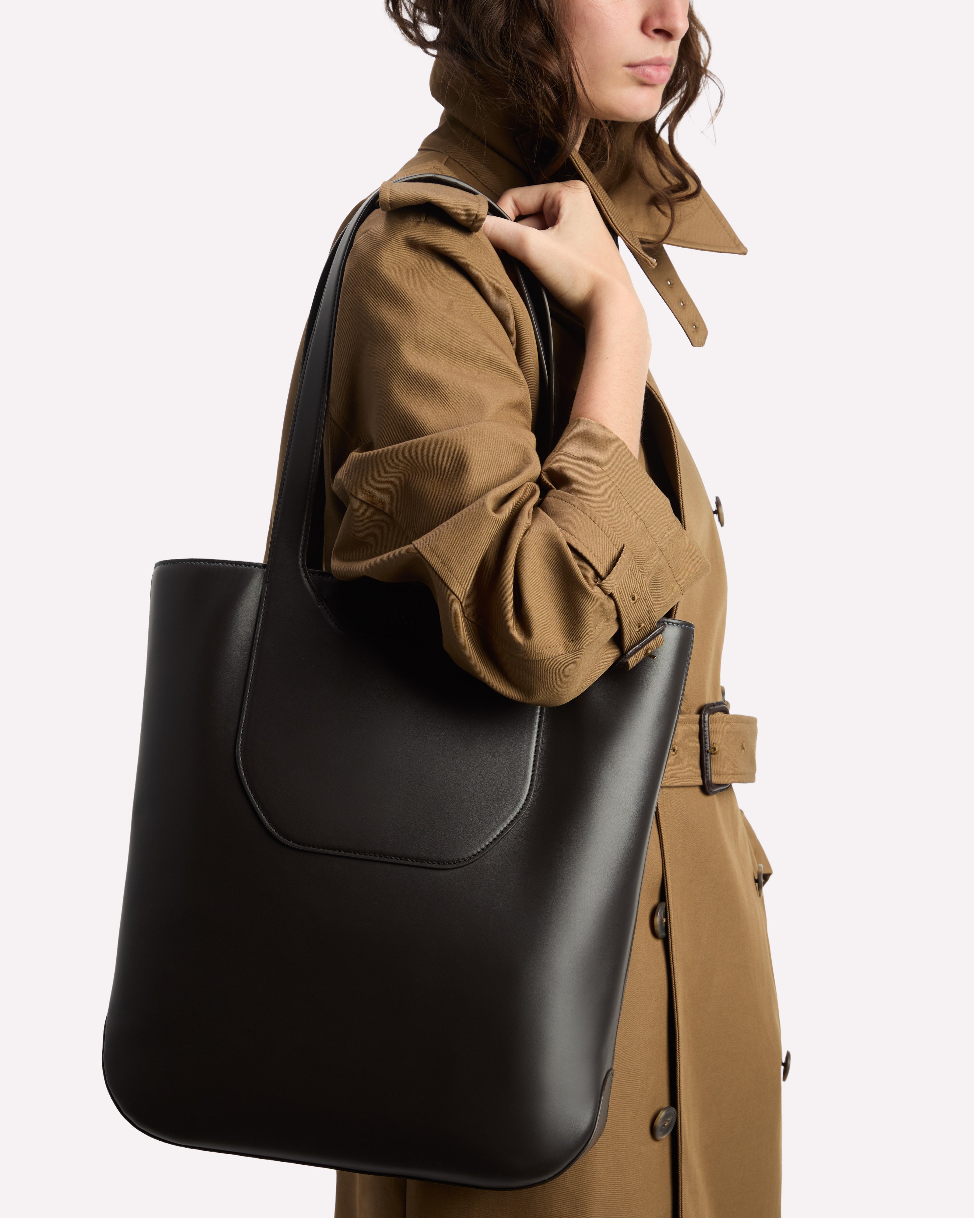 Chianti Tote Bag Cafe & Lavanda - Wearing